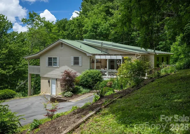 Photo 1 of Single family home for sale at 665 Will Robbins Ln, Newland, NC 28657 | MLS# 4424798 | Listing updated on 2026-09-21