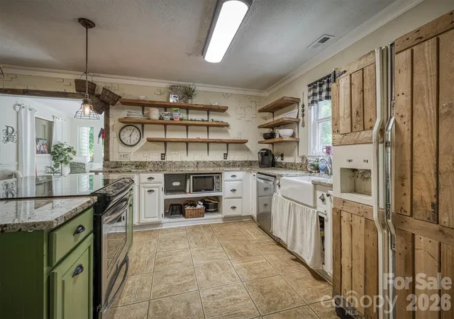 Photo 3 of Single family home for sale at 665 Will Robbins Ln, Newland, NC 28657 | MLS# 4424798 | Listing updated on 2026-09-21