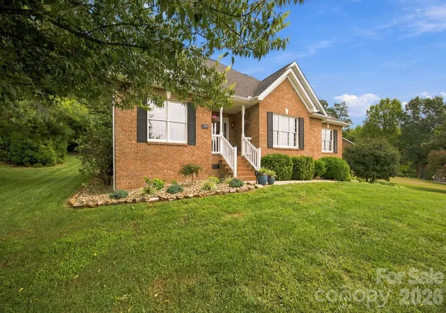 Photo 3 of Single family home for sale at 1463 Brookstone Dr, Hickory, NC 28602 | MLS# 4424803 | Listing updated on 2026-09-19