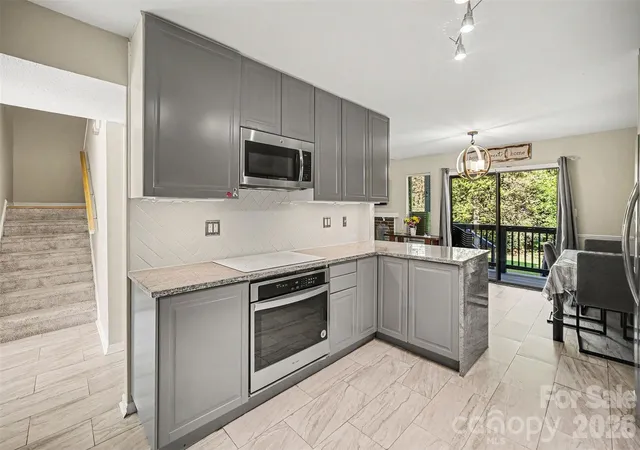 Listing Photo 2 - Condo for sale in building located at 6612 Pt Comfort Ln, Charlotte, NC 28226