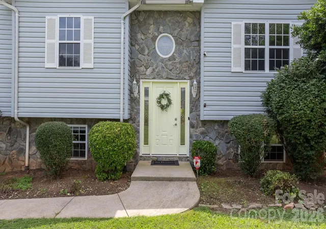Photo 2 of Single family home for sale at 2103 Samanthas Wells Ln, Newton, NC 28658 | MLS# 4424812 | Listing updated on 2026-09-24