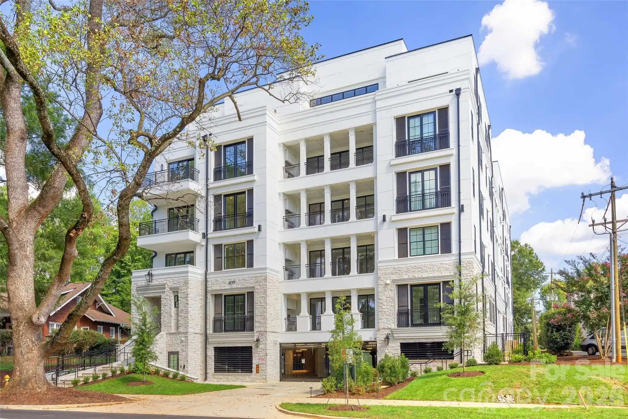 Listing Photo 1 - Condo for sale in 409 Queens Rd located at 409 Queens Rd, Charlotte, NC 28207 - Unit #501