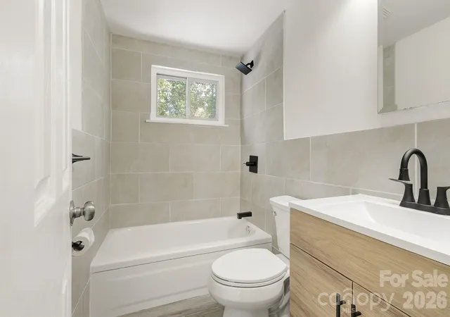 Photo 4 of Single family home for sale at 21 Oak Hl Dr, Asheville, NC 28806 | MLS# 4424829 | Listing updated on 2026-09-28