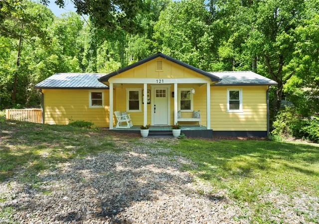Photo 1 of Single family home for sale at 121 Sugar Cvs Rd, Weaverville, NC 28787 | MLS# 4424833 | Listing updated on 2026-10-02
