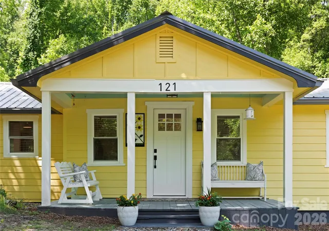 Photo 2 of Single family home for sale at 121 Sugar Cvs Rd, Weaverville, NC 28787 | MLS# 4424833 | Listing updated on 2026-10-02