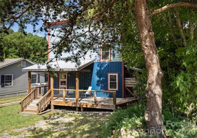 Photo 3 of Sale Pending at 1 Half Moon Dr, Swannanoa, NC 28778 | MLS# 4424834 | Listing updated on 2026-09-28