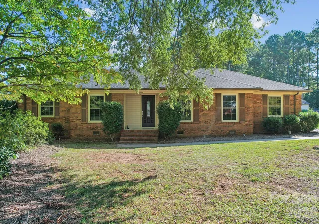 Photo 2 of Single family home for sale at 13507 Four Oaks Ln, Matthews, NC 28105 | MLS# 4424835 | Listing updated on 2026-09-27