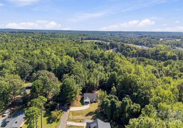 Photo 2 of Single family home for sale at 152 Mccarver Rd, Gastonia, NC 28056 | MLS# 4424843 | Listing updated on 2026-10-05