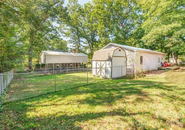 Photo 4 of Single family home for sale at 120 Eastwood Ave, Swannanoa, NC 28778 | MLS# 4424854 | Listing updated on 2026-09-20