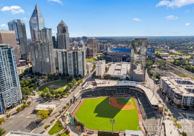 Photo 1 of Condo for sale at 333 W Trade St #1709, Charlotte, NC 28202 | MLS# 4424866 | Listing updated on 2026-09-18