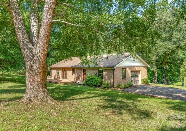 Photo 1 of Single family home for sale at 27 Windy Acres Dr, Fairview, NC 28730 | MLS# 4424868 | Listing updated on 2026-10-12