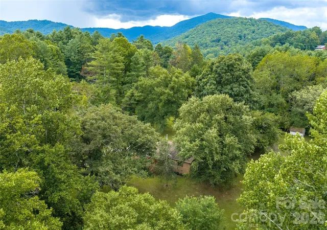 Photo 1 of Single family home for sale at 27 Windy Acres Dr, Fairview, NC 28730 | MLS# 4424868 | Listing updated on 2026-10-12