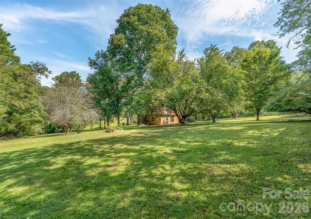 Photo 2 of Single family home for sale at 27 Windy Acres Dr, Fairview, NC 28730 | MLS# 4424868 | Listing updated on 2026-10-12