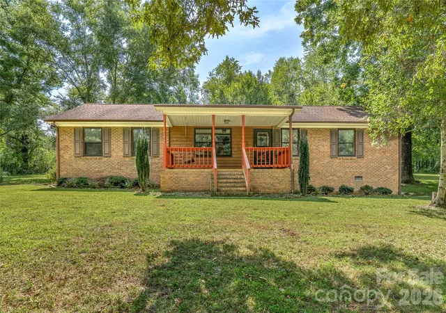 Photo 4 of Single family home for sale at 27 Windy Acres Dr, Fairview, NC 28730 | MLS# 4424868 | Listing updated on 2026-10-12