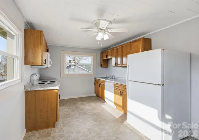 Photo 3 of Single family home for sale at 61 27th Street NW, Hickory, NC 28601 | MLS# 4424885 | Listing updated on 2026-09-17