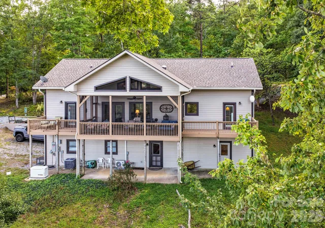 Photo 2 of Single family home for sale at 190 Tanglewood Trl, Lake Lure, NC 28746 | MLS# 4424886 | Listing updated on 2026-09-16