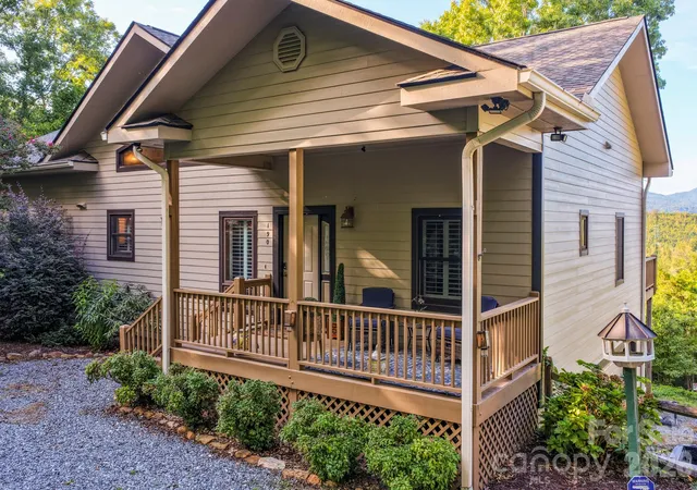 Photo 4 of Single family home for sale at 190 Tanglewood Trl, Lake Lure, NC 28746 | MLS# 4424886 | Listing updated on 2026-09-16