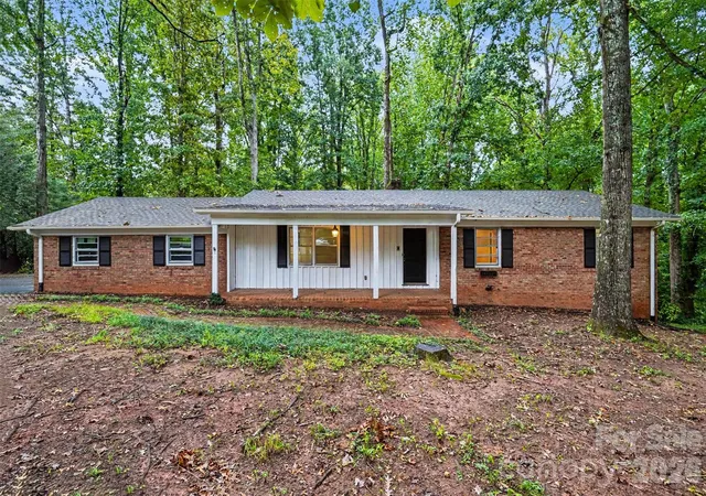 Photo 1 of Single family home for sale at 307 Florence Rd, Statesville, NC 28625 | MLS# 4424887 | Listing updated on 2026-09-30
