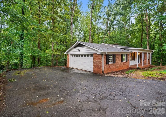 Photo 2 of Single family home for sale at 307 Florence Rd, Statesville, NC 28625 | MLS# 4424887 | Listing updated on 2026-09-30
