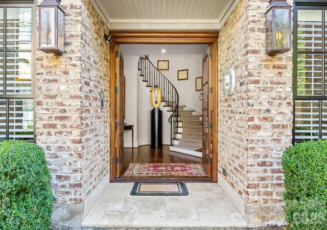Photo 4 of Townhouse for sale at 122 Cottage Pl, Charlotte, NC 28207 | MLS# 4424889 | Listing updated on 2026-09-25