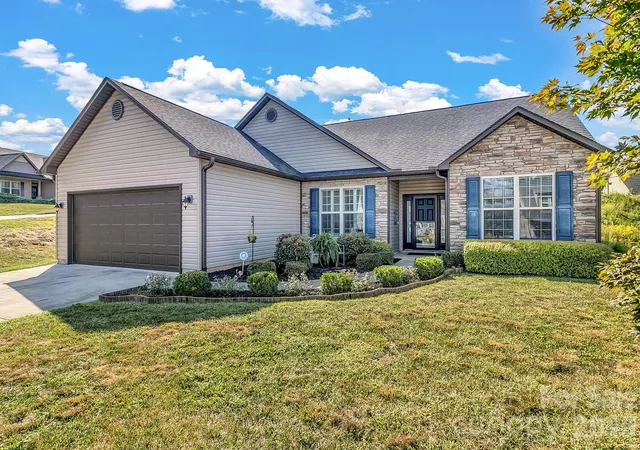 Photo 1 of Single family home for sale at 18 Checkerberry Ct, Weaverville, NC 28787 | MLS# 4424892 | Listing updated on 2026-10-04