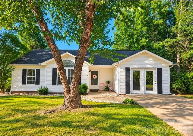 Photo 1 of Single family home for sale at 107 E Panther Crk Rd, Troutman, NC 28166 | MLS# 4424898 | Listing updated on 2026-09-19