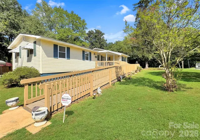 Photo 3 of Single family home for sale at 5 Love St, Lowell, NC 28098 | MLS# 4424901 | Listing updated on 2026-09-16