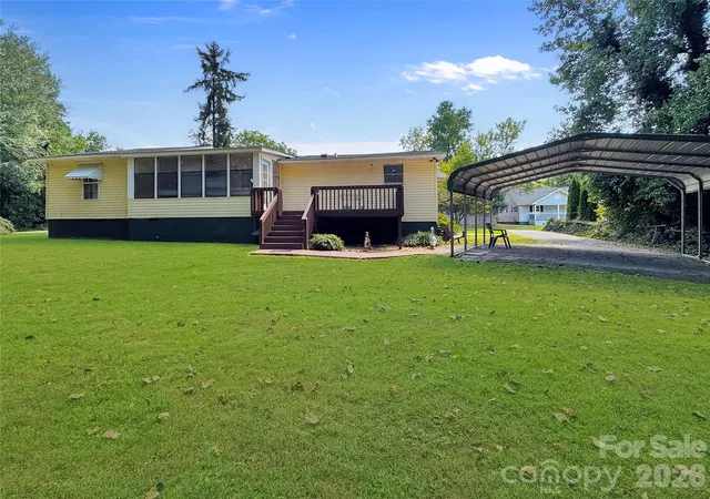 Photo 4 of Single family home for sale at 5 Love St, Lowell, NC 28098 | MLS# 4424901 | Listing updated on 2026-09-16