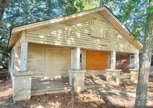 Photo 2 of Single family home for sale at 709 Douglas St, Shelby, NC 28150 | MLS# 4424905 | Listing updated on 2026-09-16