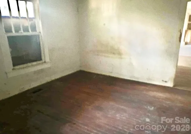 Photo 4 of Single family home for sale at 709 Douglas St, Shelby, NC 28150 | MLS# 4424905 | Listing updated on 2026-09-16