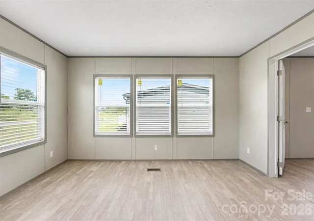 Photo 4 of Single family home for sale at 807 Eagleview Ln, Lawndale, NC 28090 | MLS# 4424915 | Listing updated on 2026-09-17