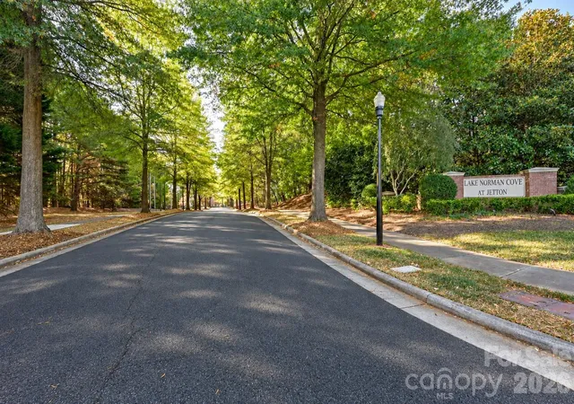 Photo 2 of Townhouse for sale at 19342 Makayla Ln, Cornelius, NC 28031 | MLS# 4424922 | Listing updated on 2026-09-28