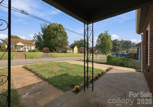 Photo 2 of Single family home for sale at 314 Rockyford St, Morganton, NC 28655 | MLS# 4424931 | Listing updated on 2026-09-19