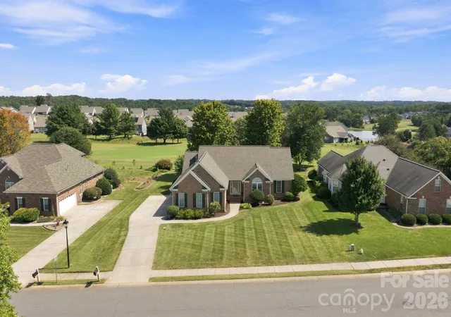 Photo 2 of Sale Pending at 137 Fox Den Cir, Statesville, NC 28677 | MLS# 4424936 | Listing updated on 2026-09-26