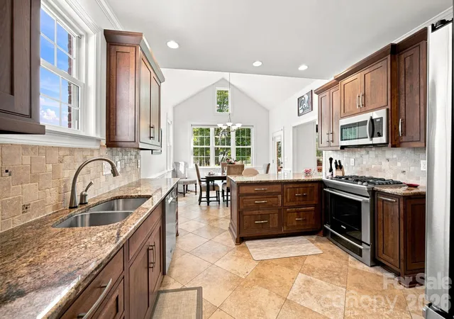 Photo 4 of Sale Pending at 137 Fox Den Cir, Statesville, NC 28677 | MLS# 4424936 | Listing updated on 2026-09-26
