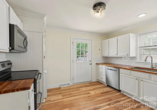 Photo 3 of Single family home for sale at 316 E 19th Street, Kannapolis, NC 28083 | MLS# 4424938 | Listing updated on 2026-09-23