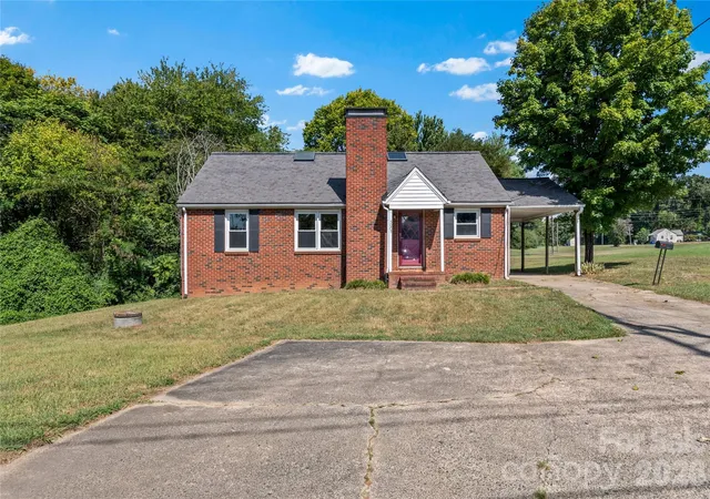 Photo 1 of Single family home for sale at 5035 Shattalon Dr, Winston Salem, NC 27106 | MLS# 4424941 | Listing updated on 2026-09-30