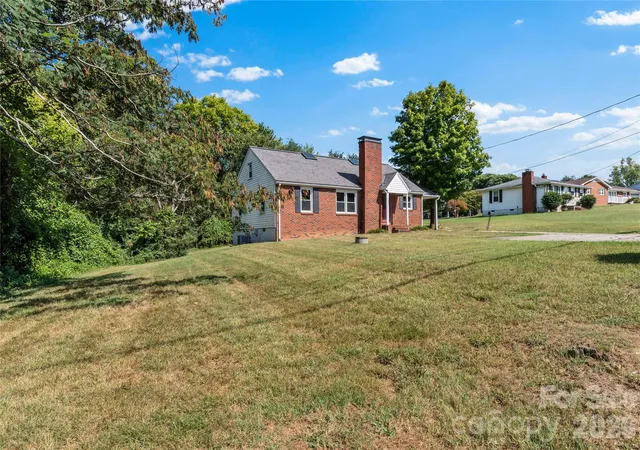 Photo 2 of Single family home for sale at 5035 Shattalon Dr, Winston Salem, NC 27106 | MLS# 4424941 | Listing updated on 2026-09-30