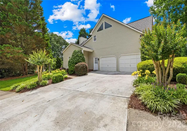 Photo 4 of Single family home for sale at 9514 Hayenridge Ct, Huntersville, NC 28078 | MLS# 4424942 | Listing updated on 2026-10-23