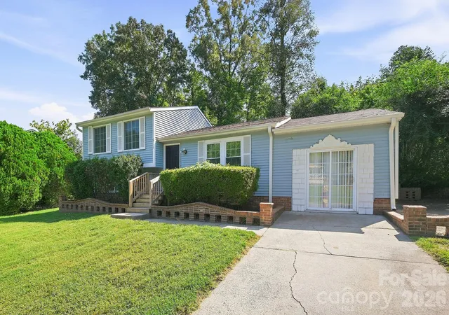 Photo 2 of Single family home for sale at 6713 Rocklake Dr, Charlotte, NC 28214 | MLS# 4424944 | Listing updated on 2026-09-24