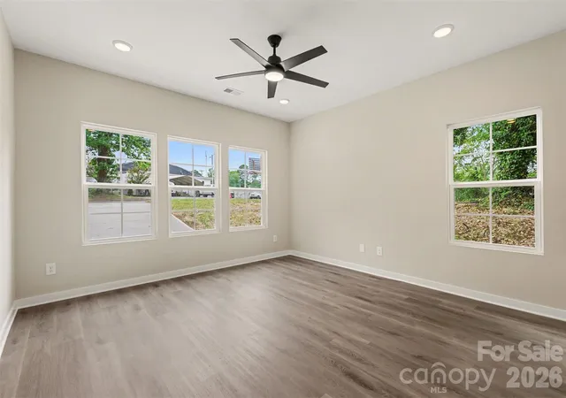 Photo 3 of Single family home for sale at 112 E Hilltop Dr, Gastonia, NC 28054 | MLS# 4424950 | Listing updated on 2026-09-25