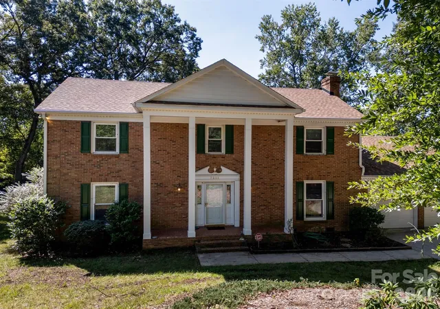 Photo 1 of Single family home for sale at 7211 Hopeton Rd, Charlotte, NC 28210 | MLS# 4424955 | Listing updated on 2026-10-30