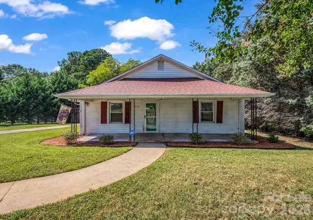 Photo 1 of Single family home for sale at 1315 Lithia Springs Rd, Shelby, NC 28150 | MLS# 4424962 | Listing updated on 2026-09-26