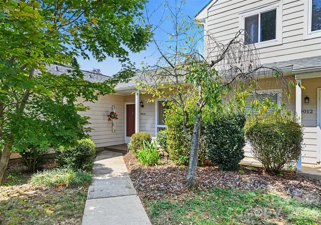 Photo 2 of Townhouse for sale at 9014 Mcalpine Cvs Ct, Charlotte, NC 28270 | MLS# 4424969 | Listing updated on 2026-09-22