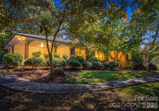 Photo 1 of Single family home for sale at 1211 Laurel St NE, Valdese, NC 28690 | MLS# 4424986 | Listing updated on 2026-10-21
