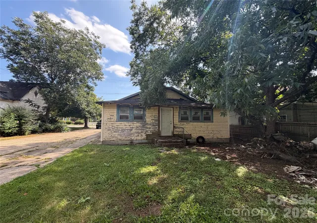 Photo 2 of Single family home for sale at 813 N Long St, Salisbury, NC 28144 | MLS# 4425002 | Listing updated on 2026-09-16