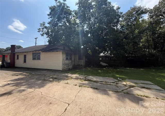 Photo 3 of Single family home for sale at 813 N Long St, Salisbury, NC 28144 | MLS# 4425002 | Listing updated on 2026-09-16