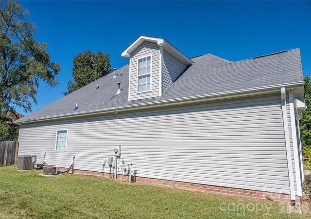 Photo 3 of Single family home for sale at 3109 Yates Ml Dr Sw, Concord, NC 28027 | MLS# 4425009 | Listing updated on 2026-09-29
