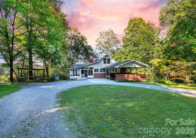Photo 3 of Single family home for sale at 4392 Island Frd Rd, Brevard, NC 28712 | MLS# 4425014 | Listing updated on 2026-10-17