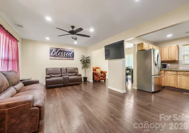 Photo 1 of Single family home for sale at 1605 Crandon Dr, Charlotte, NC 28216 | MLS# 4425019 | Listing updated on 2026-10-01